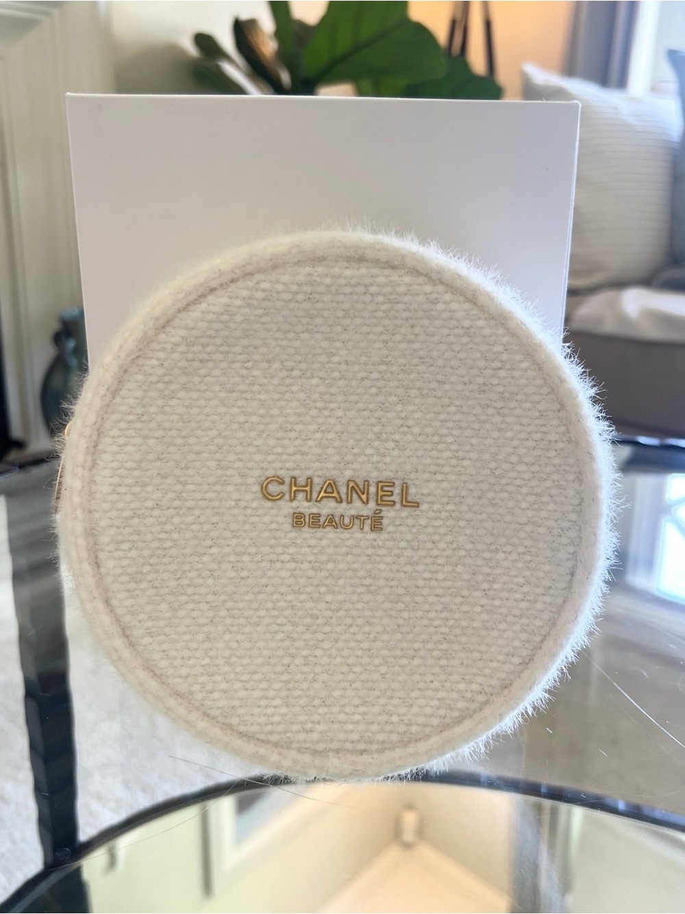 Chanel Beauté Round Zippy Pouch NWOT